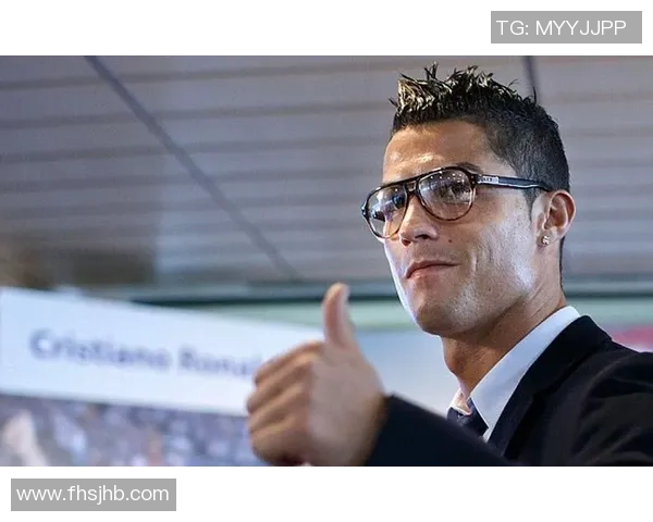 眼镜足球明星同款带你体验时尚与运动的完美结合