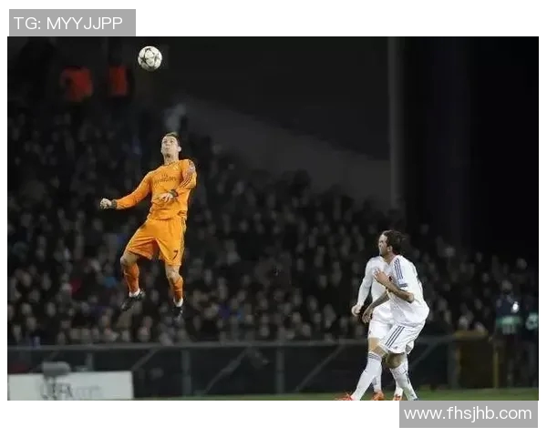 男足球明星展现完美肌肉身材的魅力瞬间与健身秘籍分享