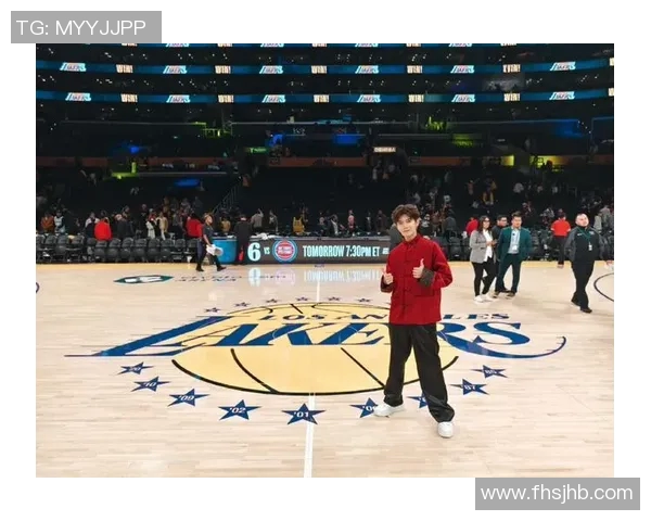 穿唐装的足球明星展现传统文化魅力与运动精神的完美结合